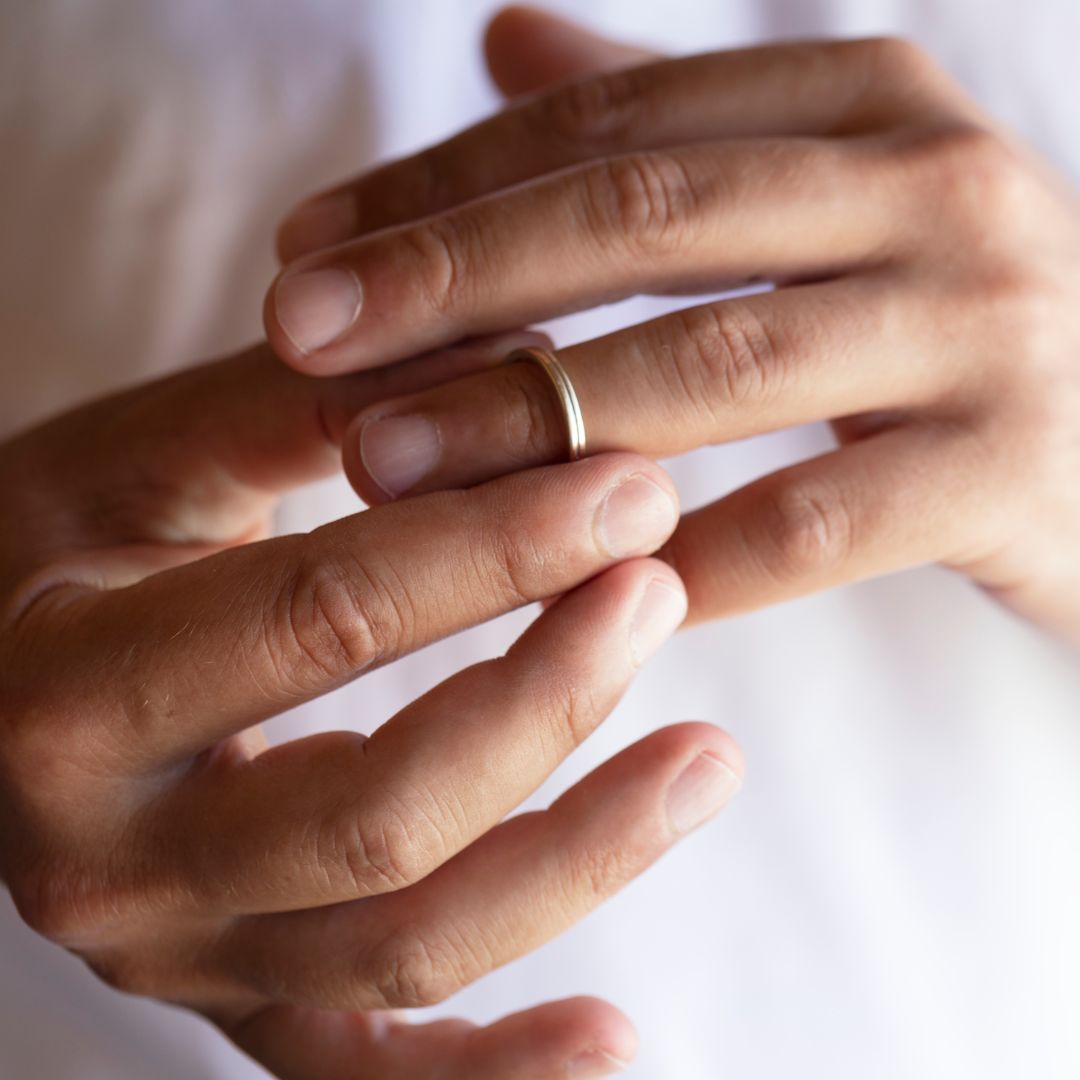 taking off wedding ring
